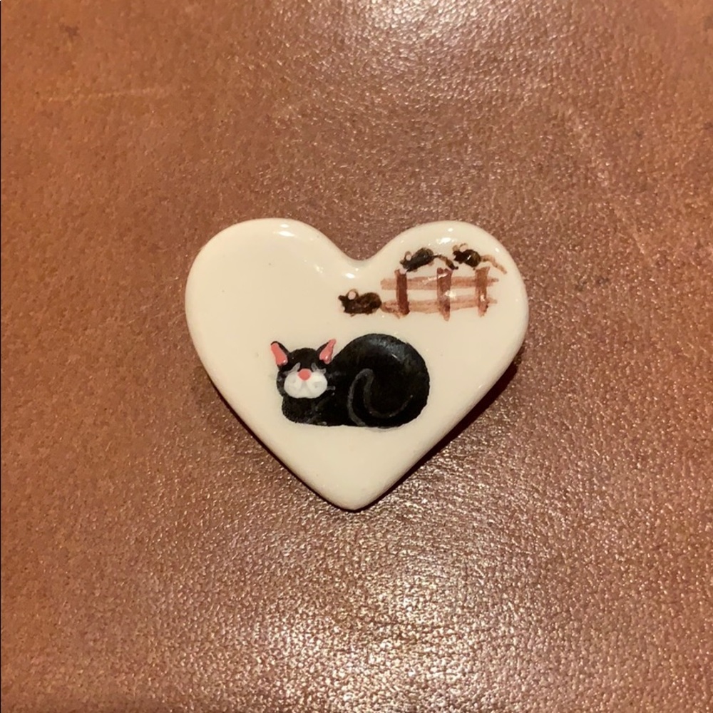 Heart shaped cat pin